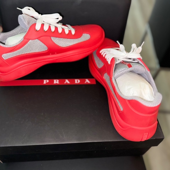 Prada - Picture 2 of 4